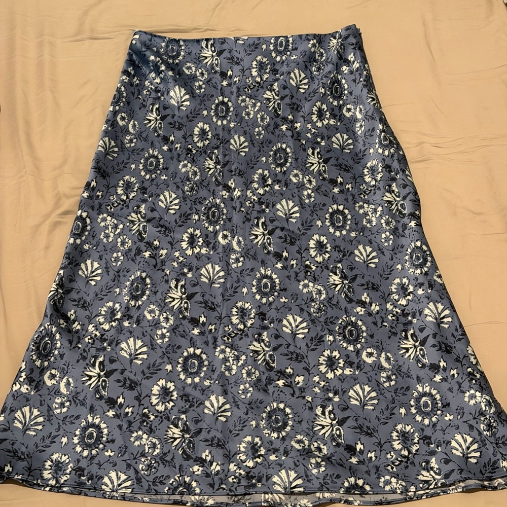 Club monaco Trycia Floral Blue Satin Midi Skirt (brand new with tag)